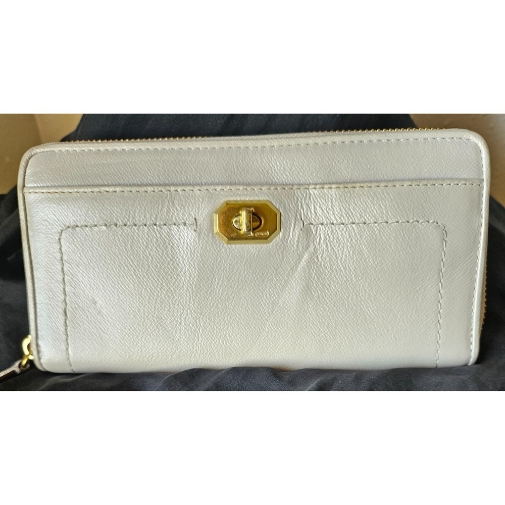 Coach Campbell Turnlock Wallet Pearl White Leather Gold Clasp | Elegant Clutch